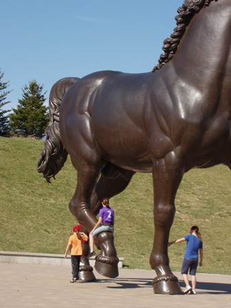 horsehuge